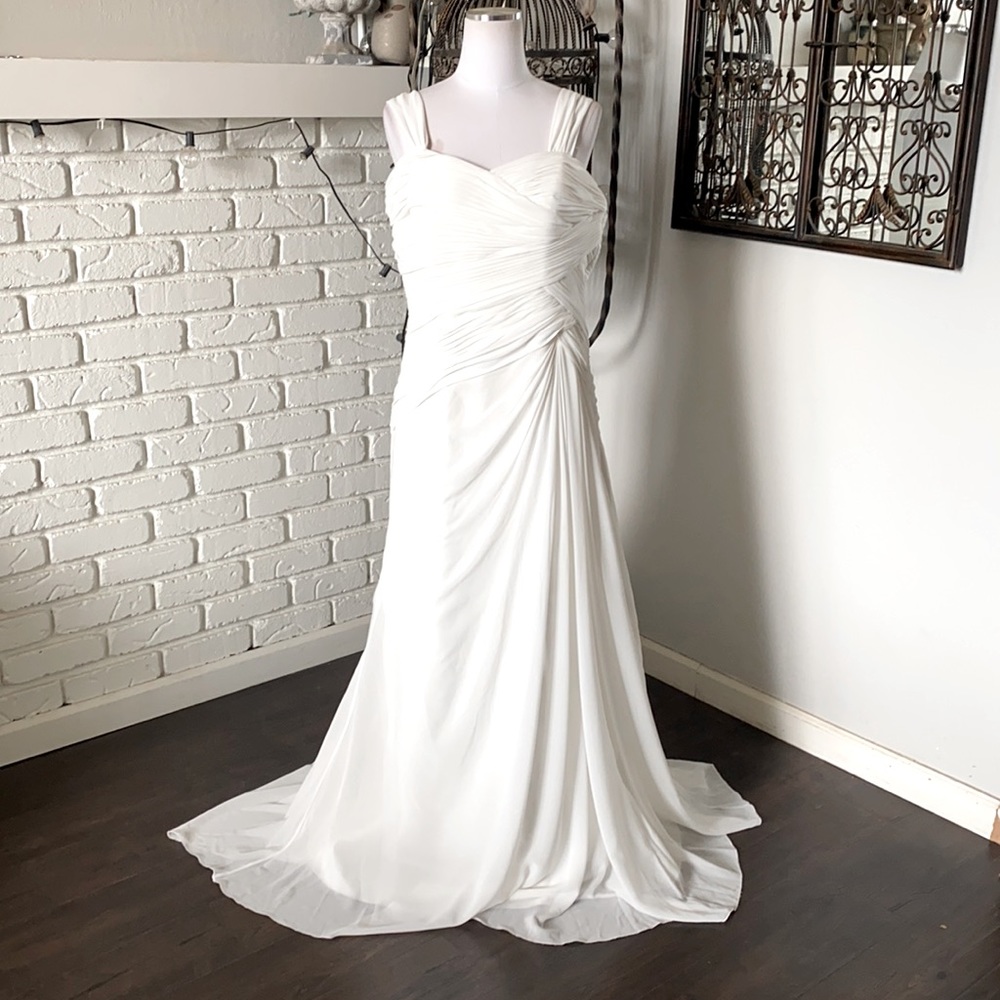 SAN PATRICK WEDDING GOWN PLUS 18